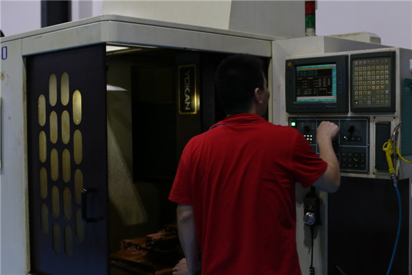 旭錦塑膠模具有限公司，模具部