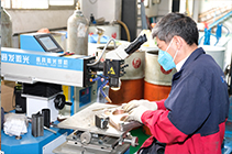 中山旭錦注塑模具-工模車(chē)間激光焊加工 中山旭錦注塑模具-工模車(chē)間激光焊加工